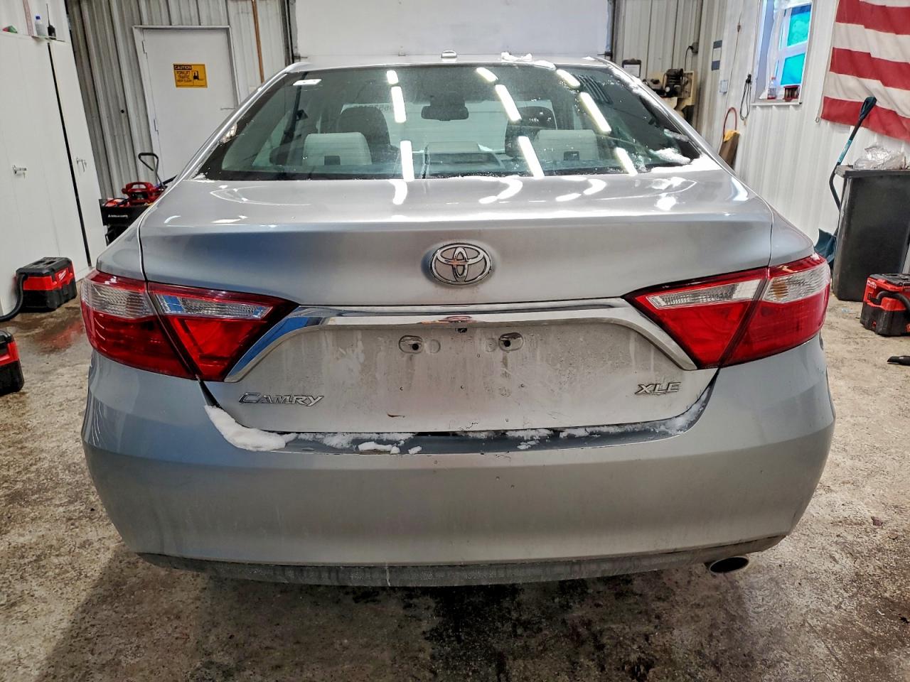 Toyota Camry Le Image 11