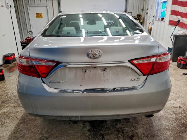 Toyota Camry Le Image 11