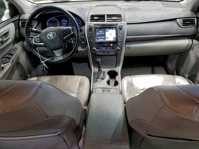 Toyota Camry Le Image 8
