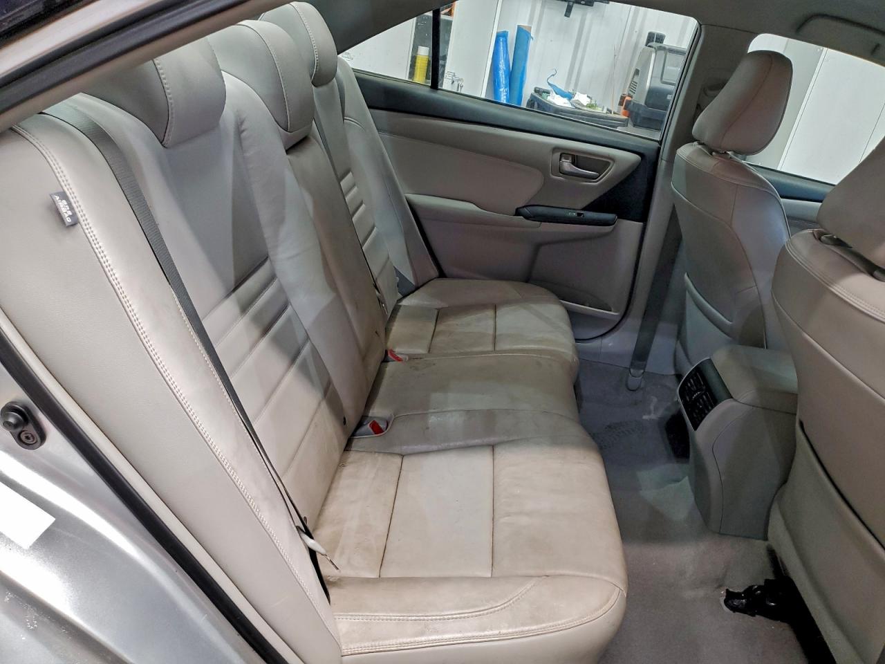 Toyota Camry Le Image 7