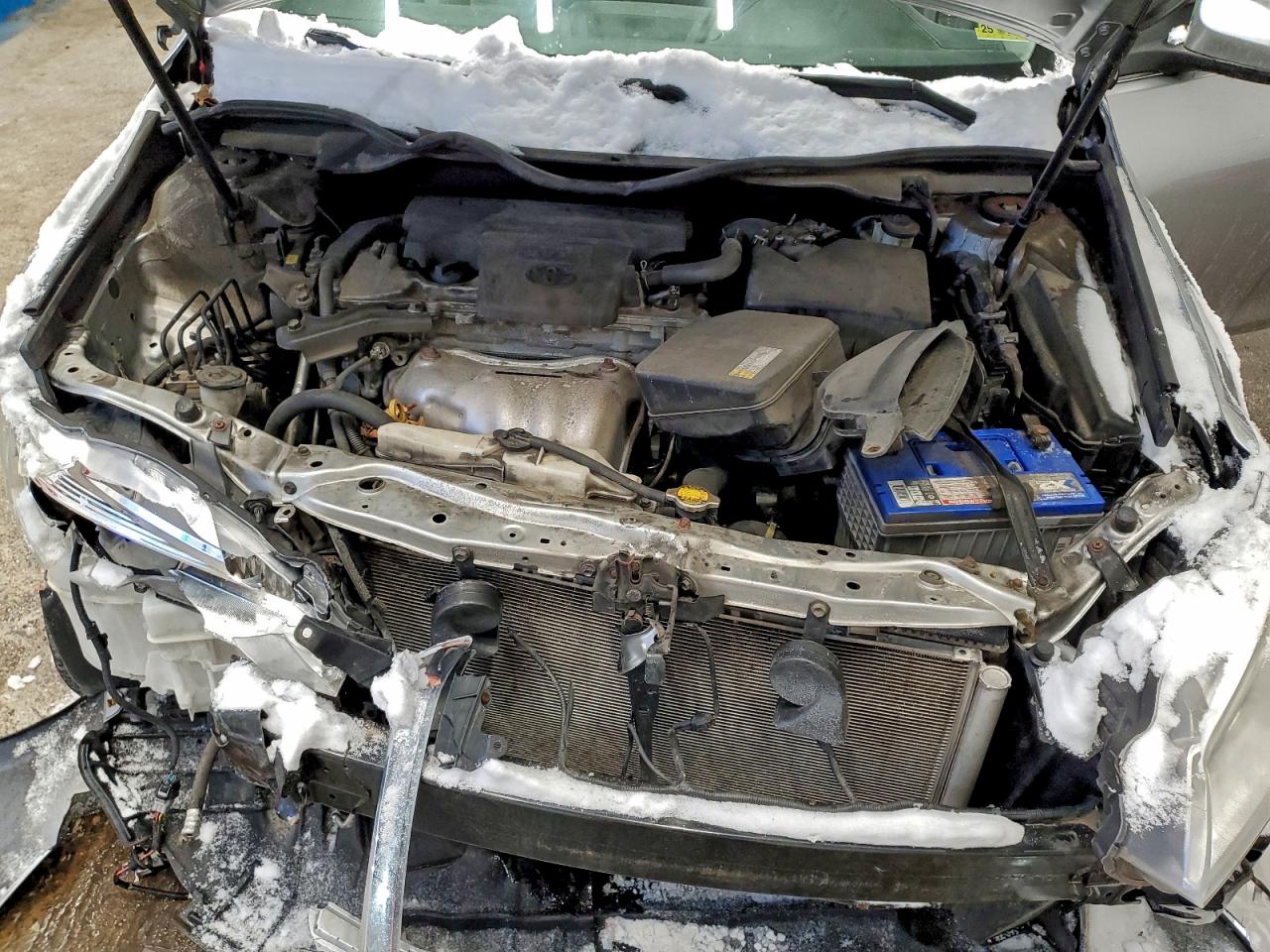 Toyota Camry Le Image 6