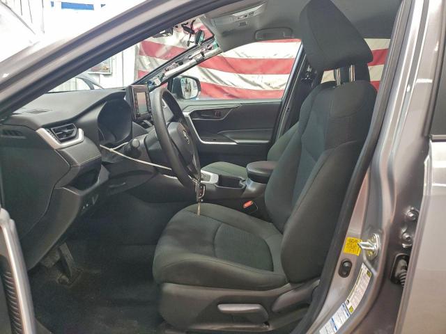 Toyota RAV4 Le Image 11