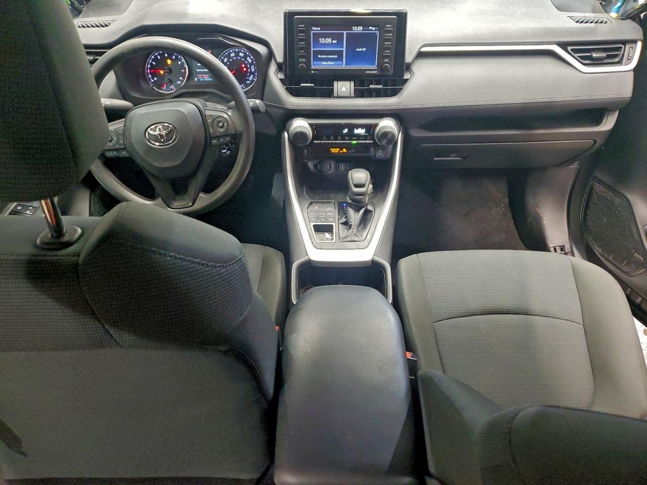 Toyota RAV4 Le Image 9