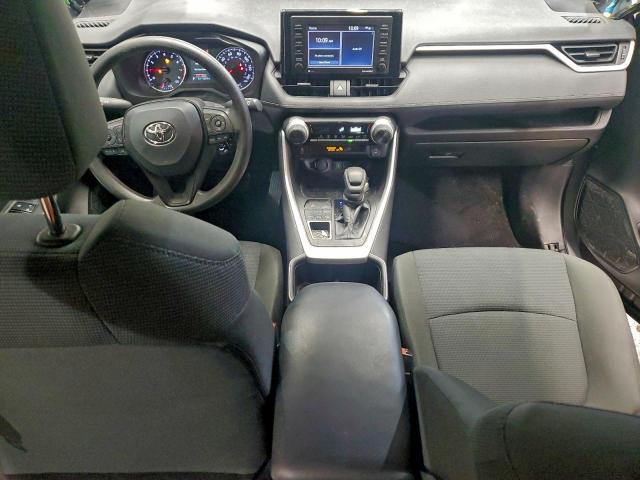 Toyota RAV4 Le Image 9