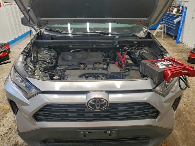 Toyota RAV4 Le Image 4