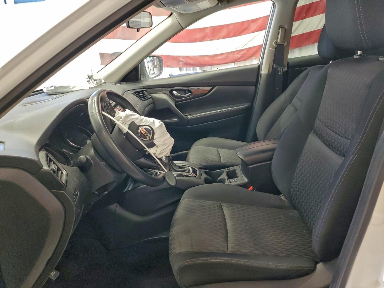 Nissan Rogue S Image 4