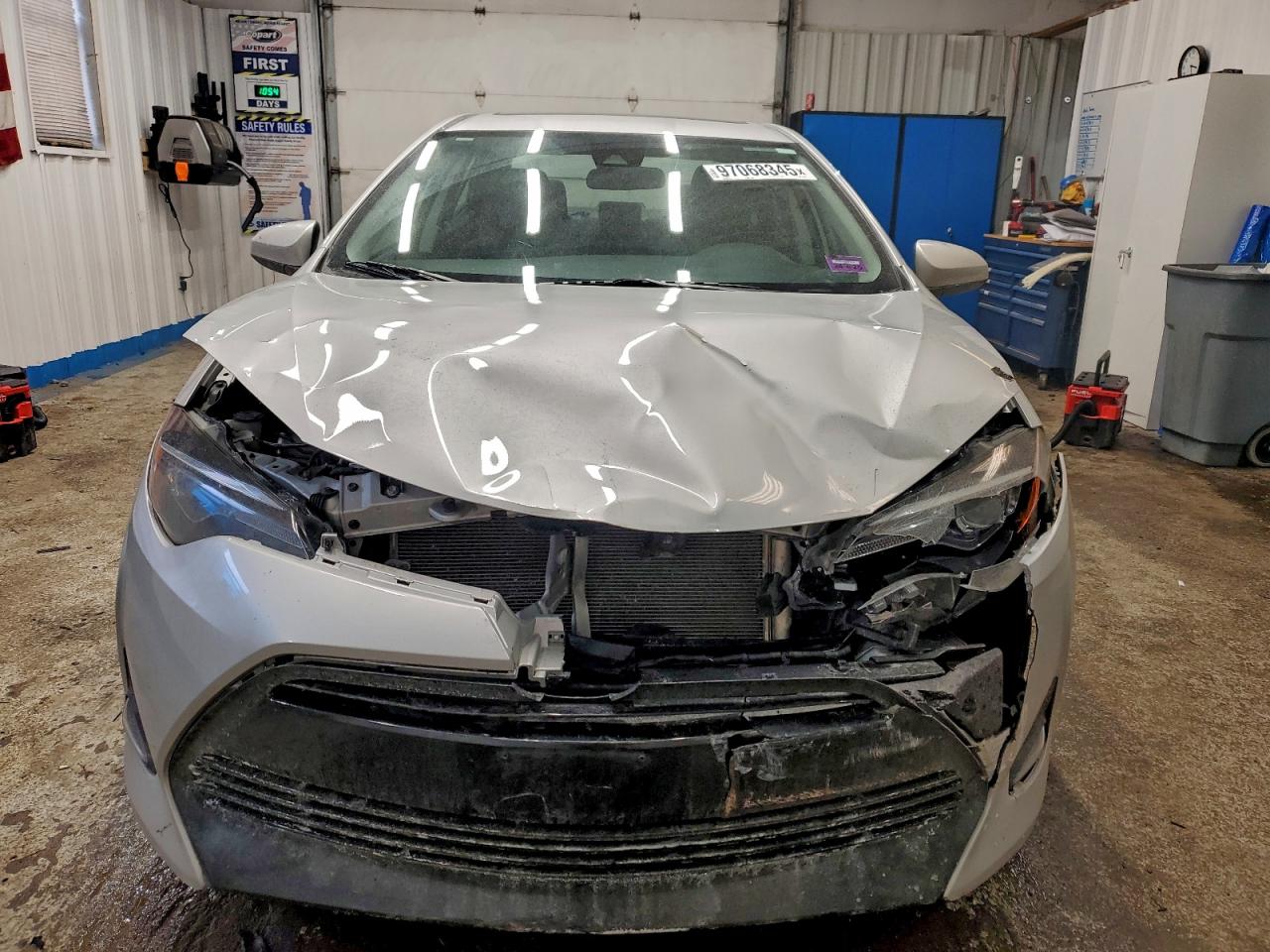 Toyota Corolla L Image 9