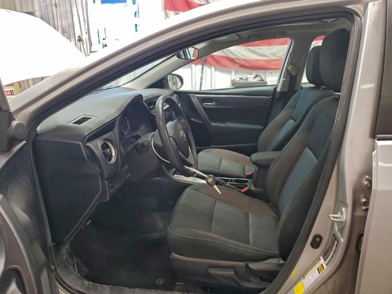 Toyota Corolla L Image 8