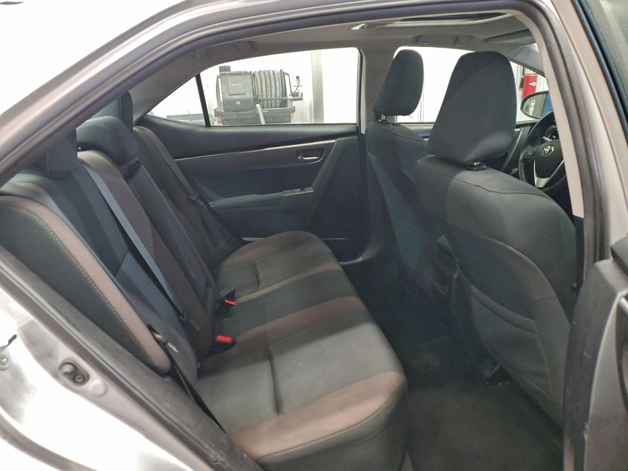 Toyota Corolla L Image 6