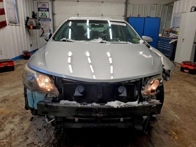 Toyota Camry L Image 2