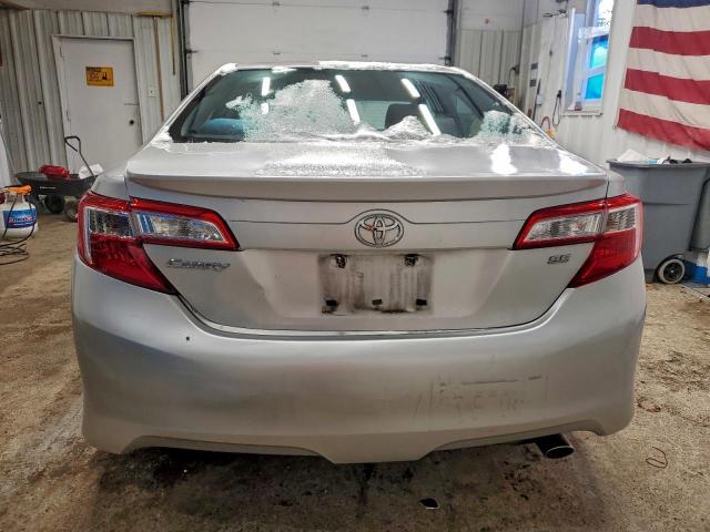 Toyota Camry L Image 11