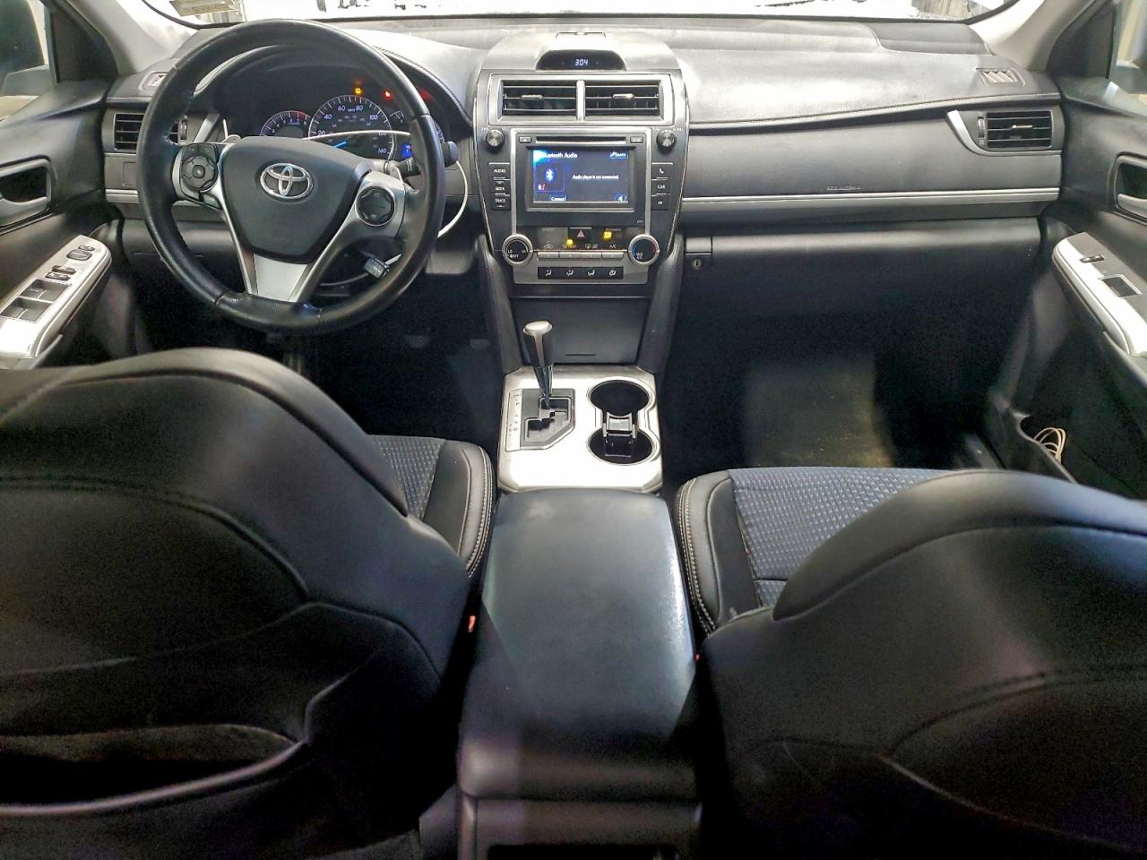 Toyota Camry L Image 3