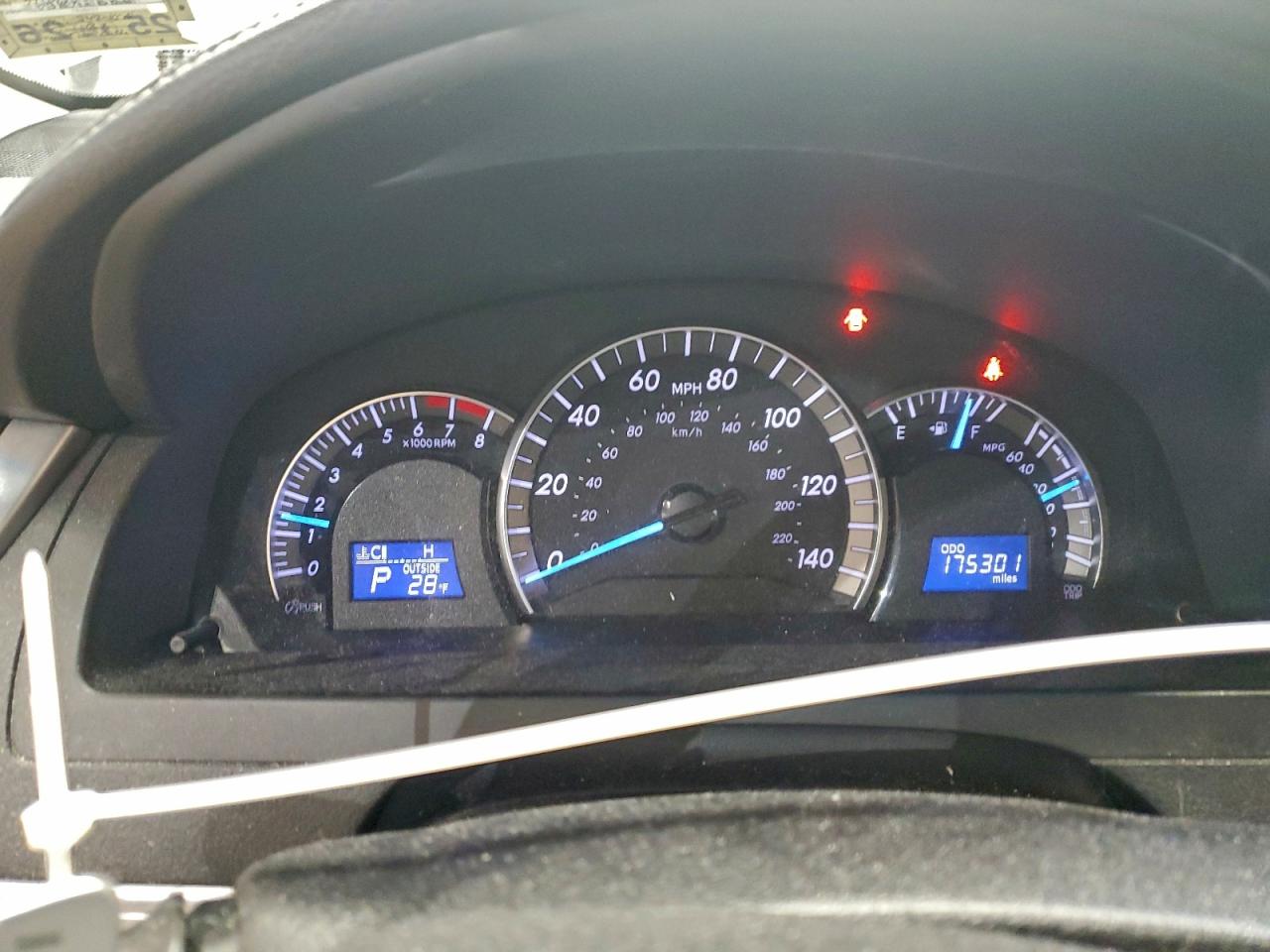 Toyota Camry L Image 9