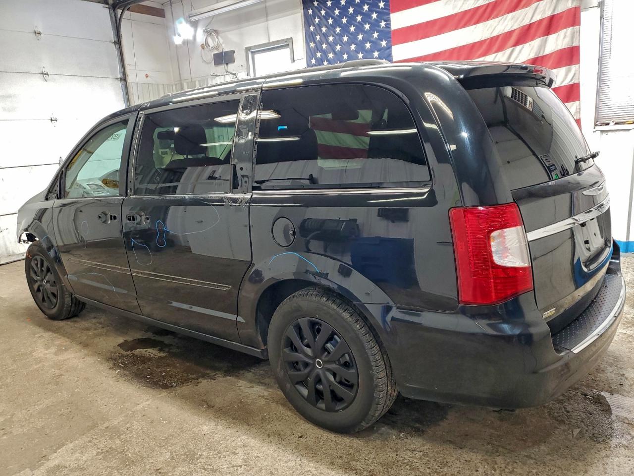 Chrysler Minivan Touring Image 3