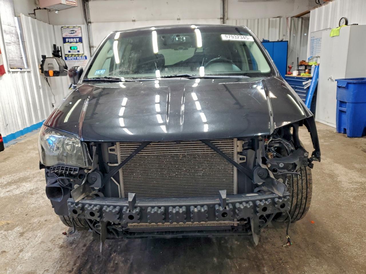 Chrysler Minivan Touring Image 7