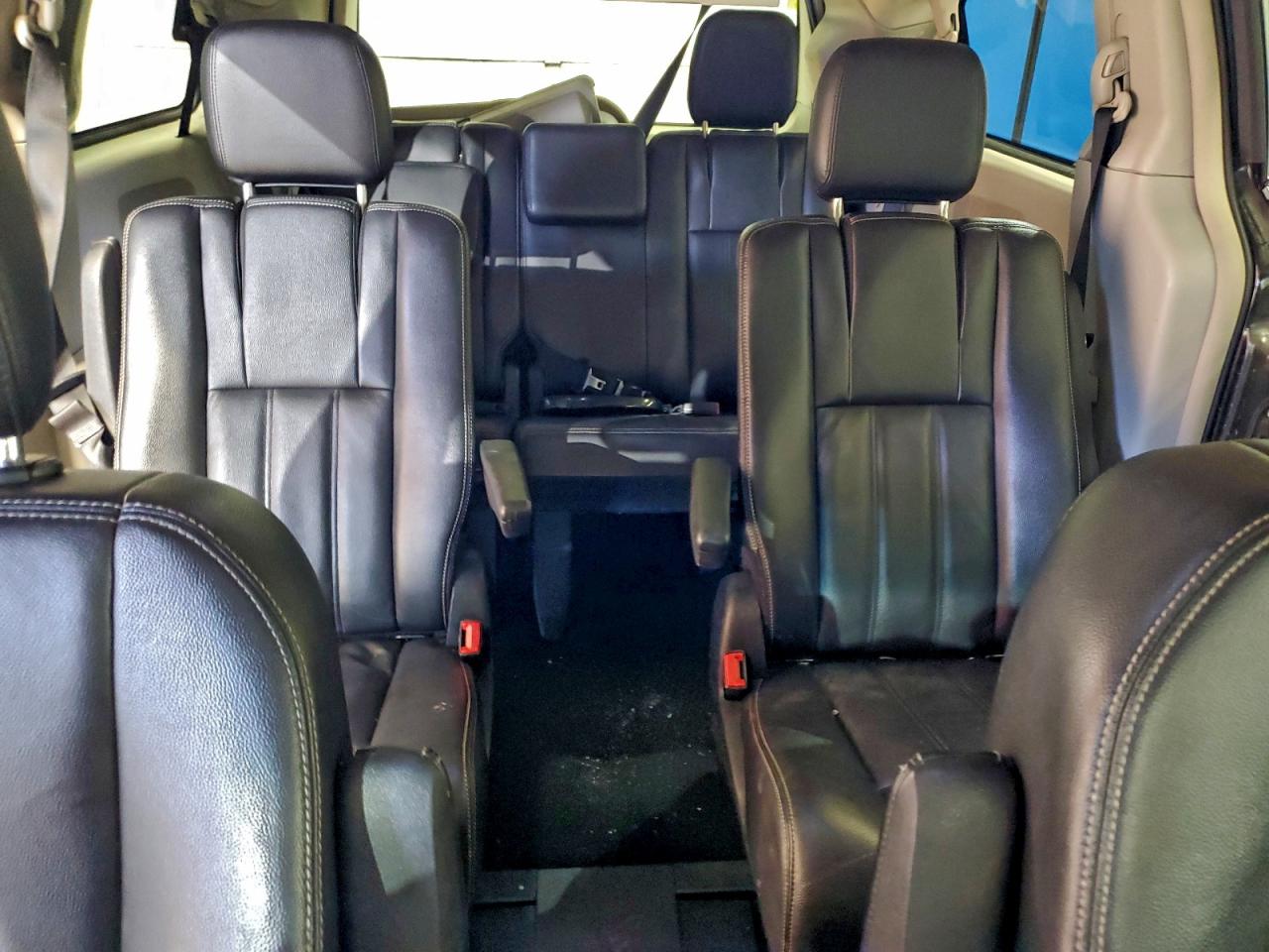 Chrysler Minivan Touring Image 12