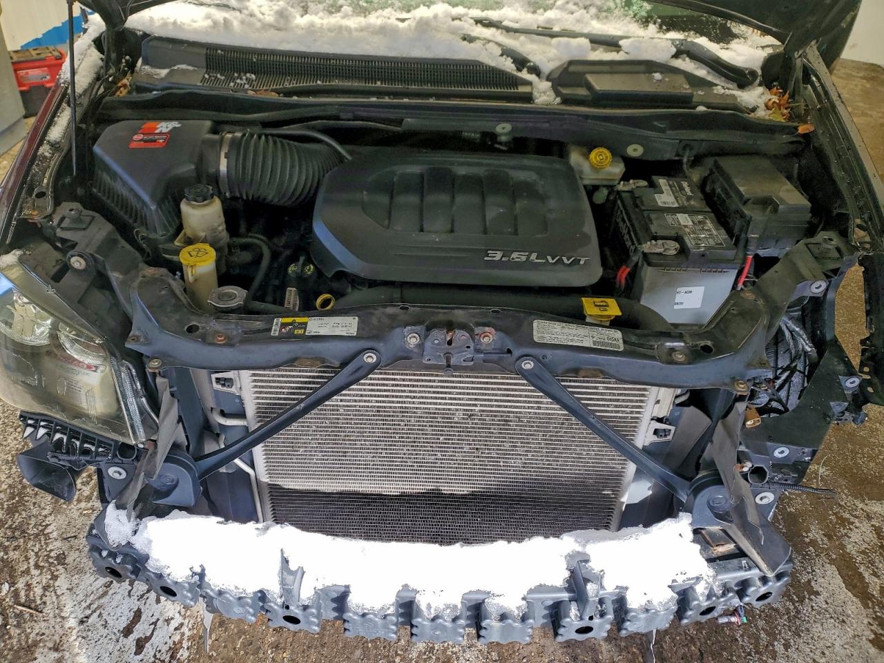 Chrysler Minivan Touring Image 11