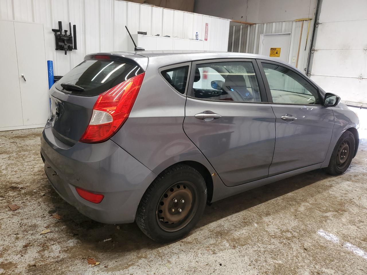 Hyundai ACCENT Gs Image 2