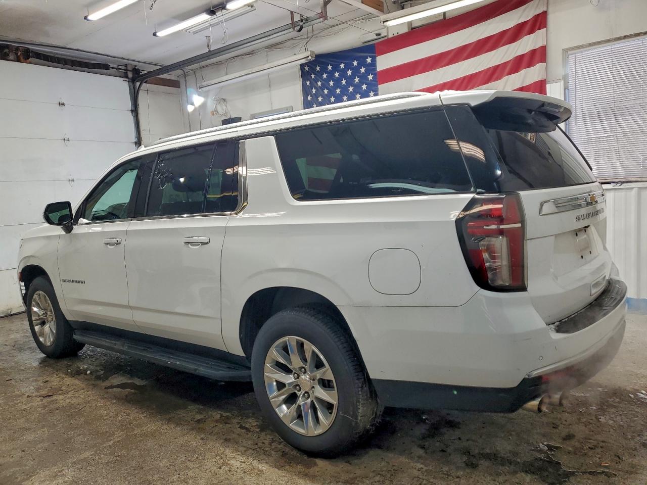 Chevrolet Suburban C1500 Premier Image 8