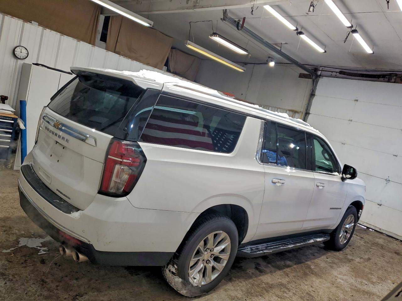 Chevrolet Suburban C1500 Premier Image 3