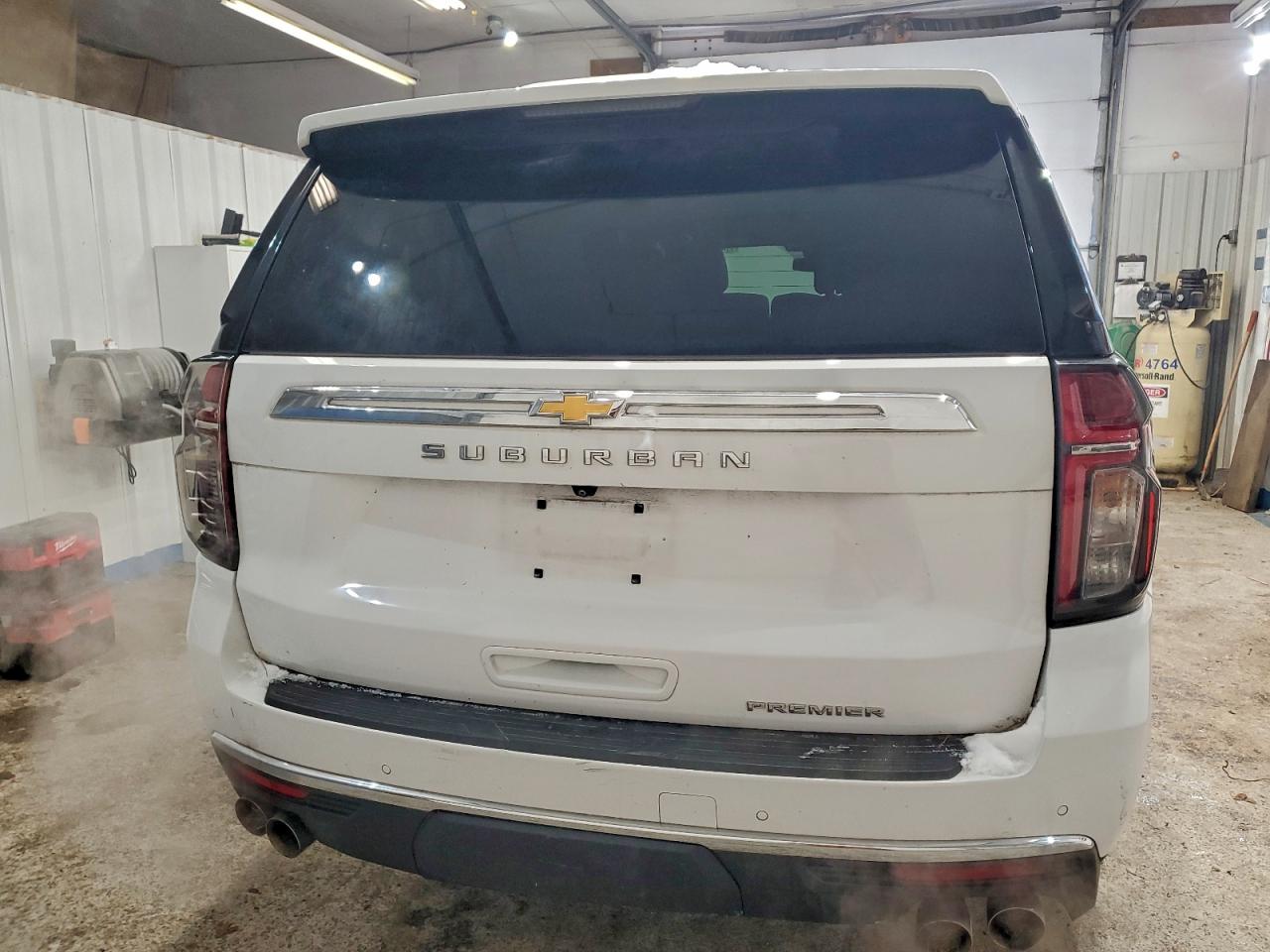 Chevrolet Suburban C1500 Premier Image 6