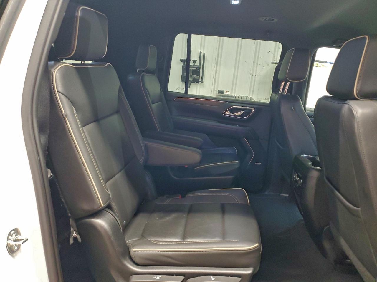 Chevrolet Suburban C1500 Premier Image 7