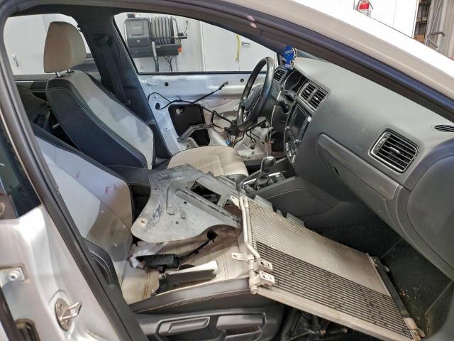 Volkswagen Jetta Sport Image 3