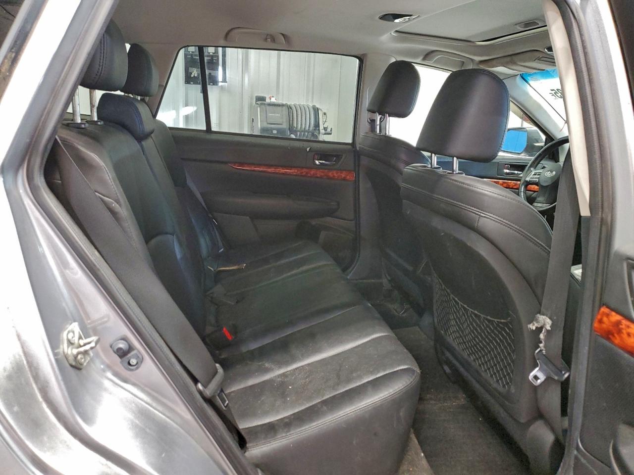 Subaru Outback 2.5i Limited Image 9