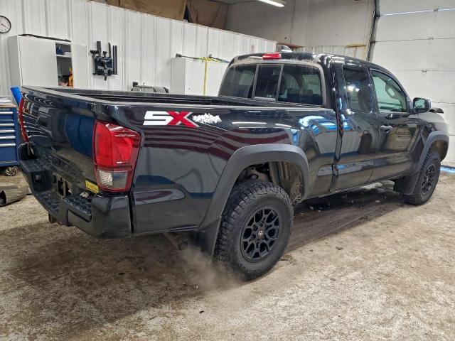 Toyota Tacoma Access Cab Image 3