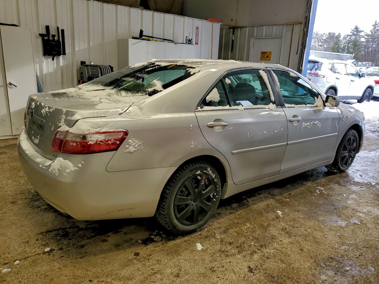 Toyota Camry Base Image 4