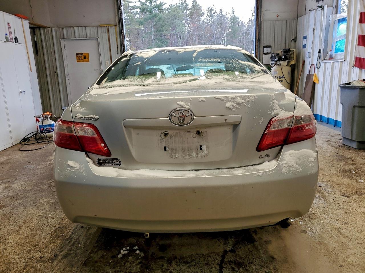 Toyota Camry Base Image 9