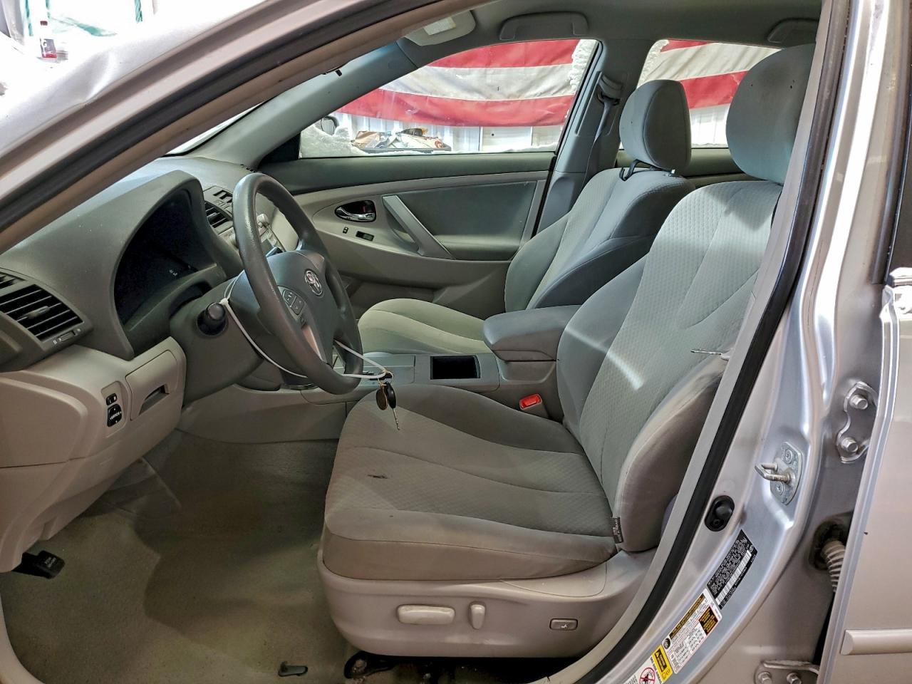 Toyota Camry Base Image 12