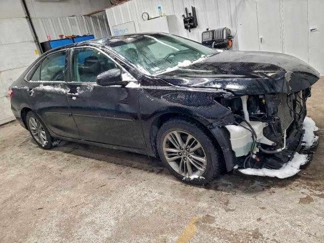 Toyota Camry Le Image 4