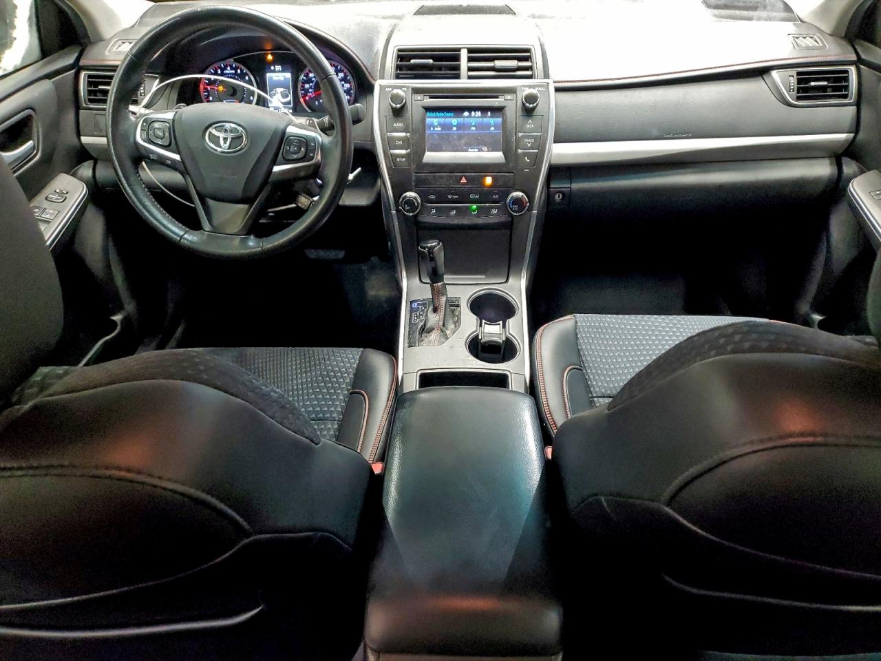 Toyota Camry Le Image 8