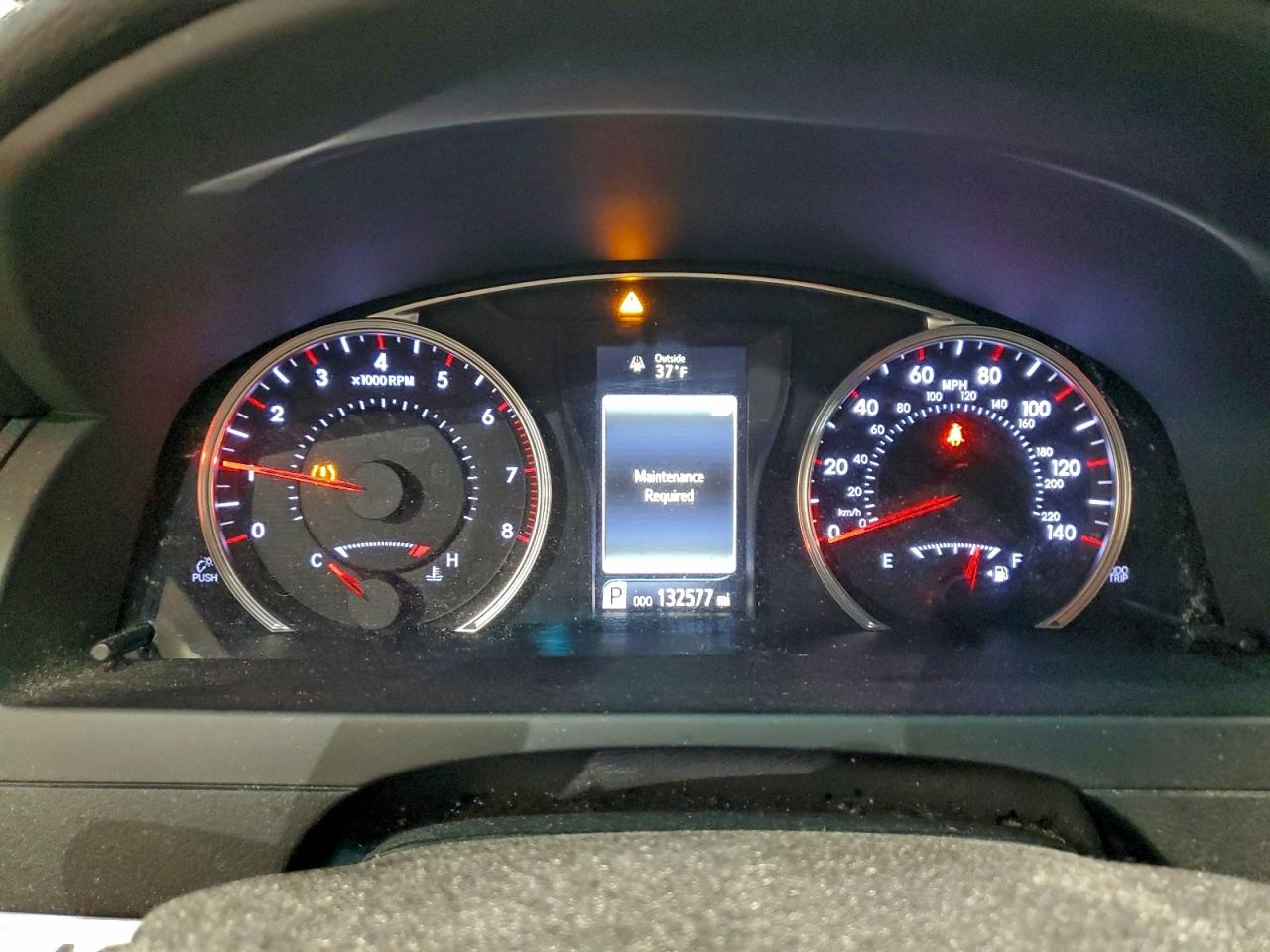 Toyota Camry Le Image 12