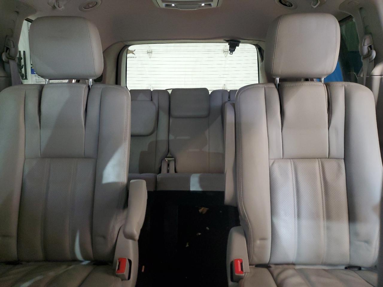 Chrysler Minivan Touring Image 8