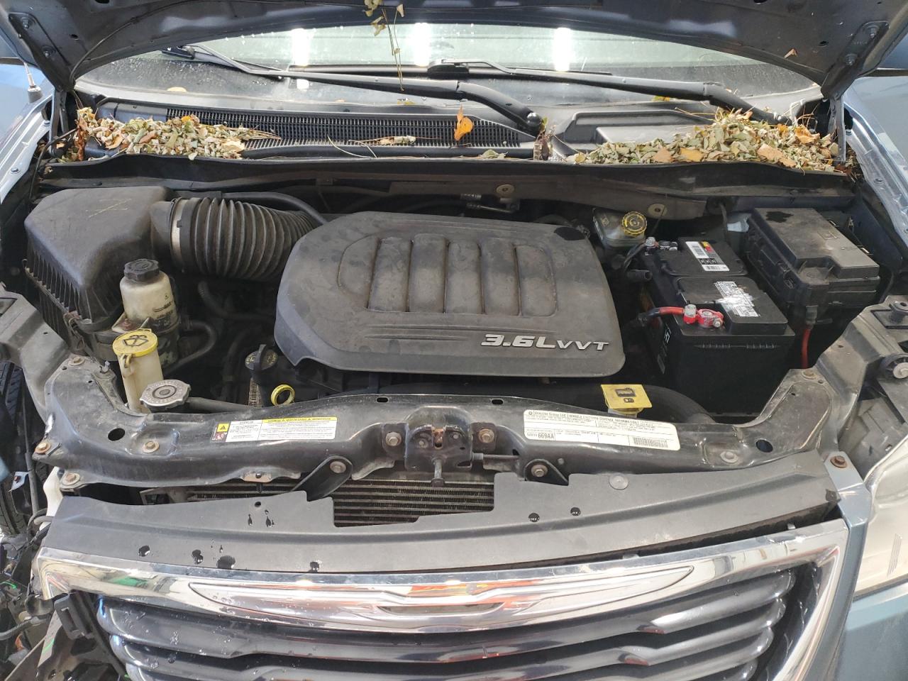 Chrysler Minivan Touring Image 10