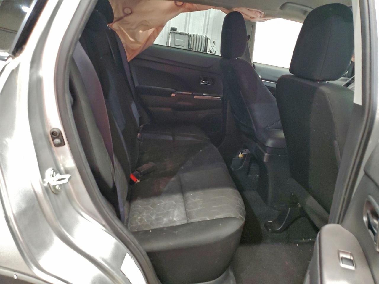 Mitsubishi Outlander Es Image 2