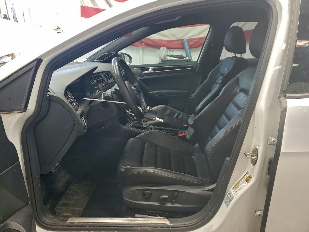 Volkswagen Golf Image 6