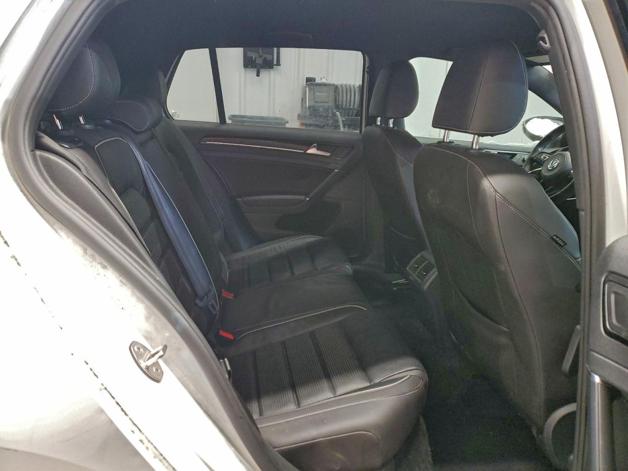 Volkswagen Golf Image 3