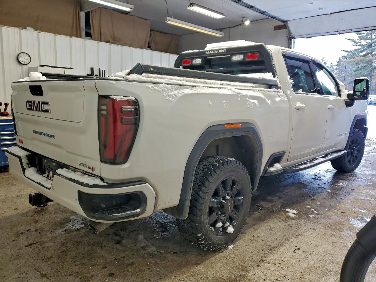 GMC Sierra K2500 At4 Image 4