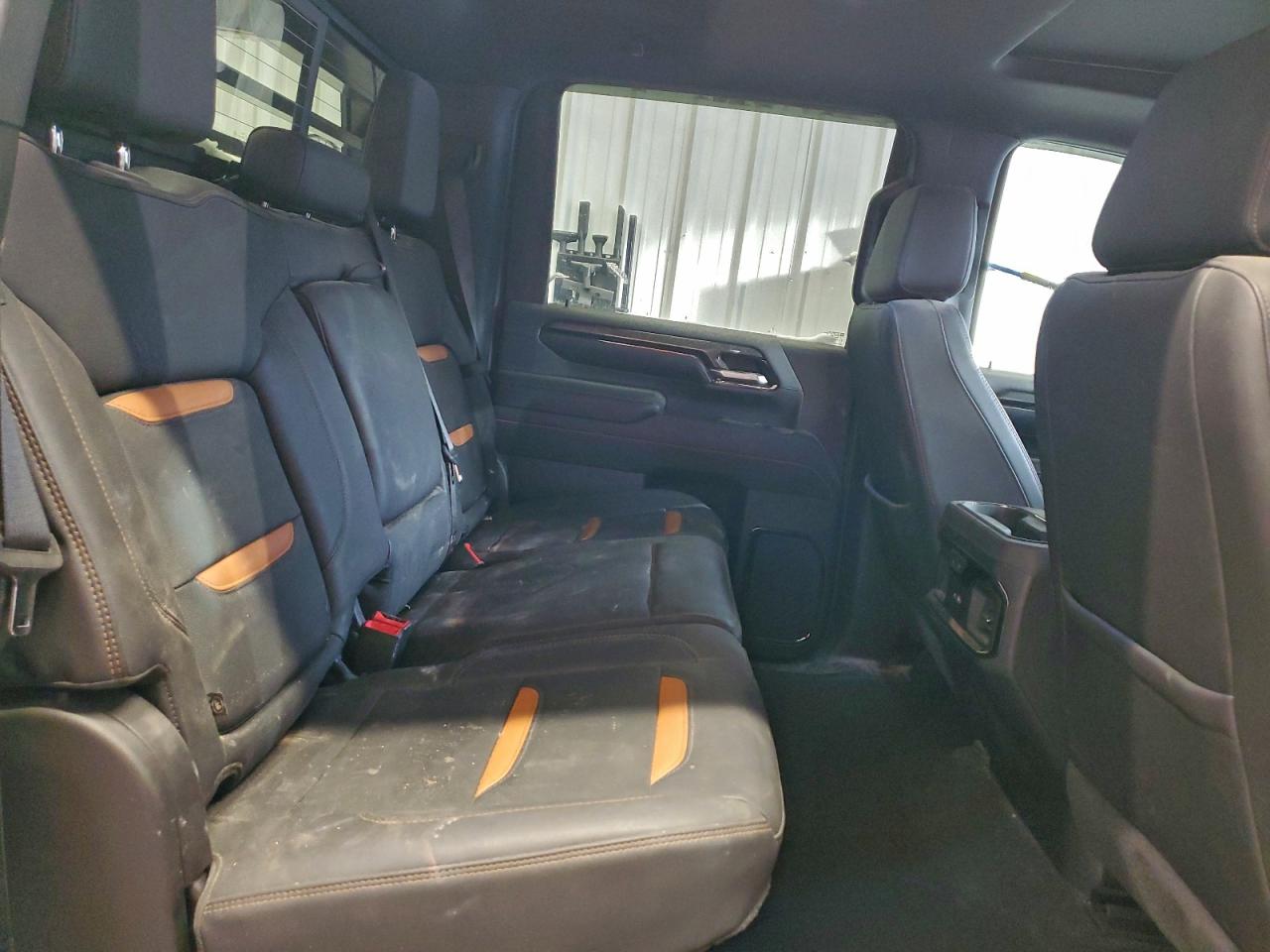 GMC Sierra K2500 At4 Image 9