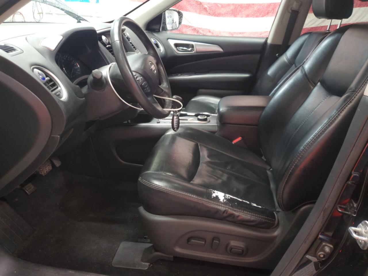 Nissan Pathfinder S Image 9