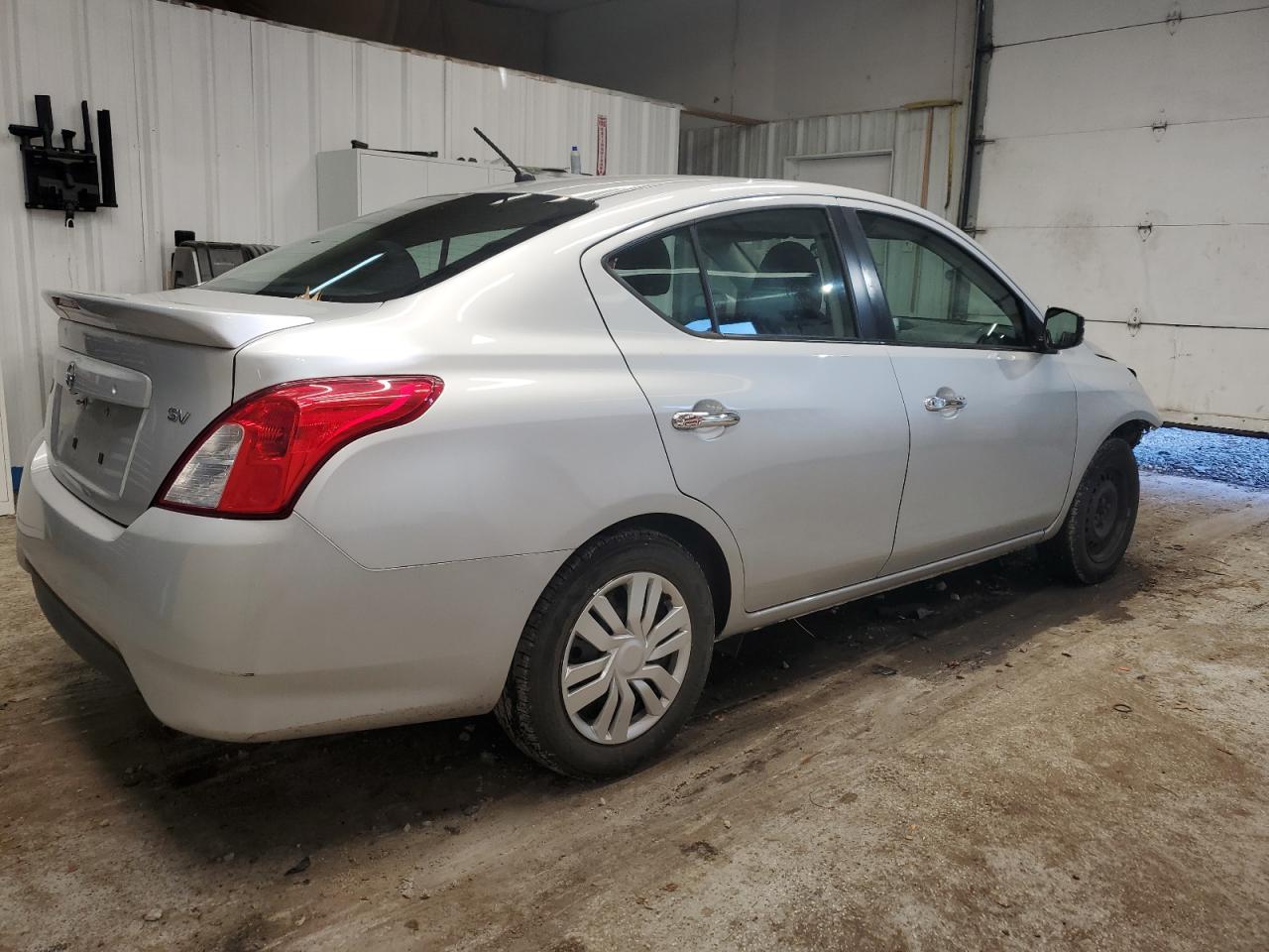 Nissan Versa S Image 9